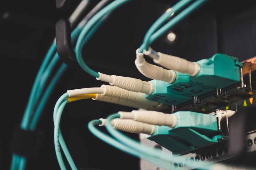 España alcanza 11.6 millones de líneas con fibra óptica