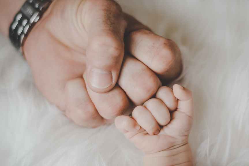 Corte abre el camino para licencias de paternidad: las aprueba para sus trabajadores por 3 meses